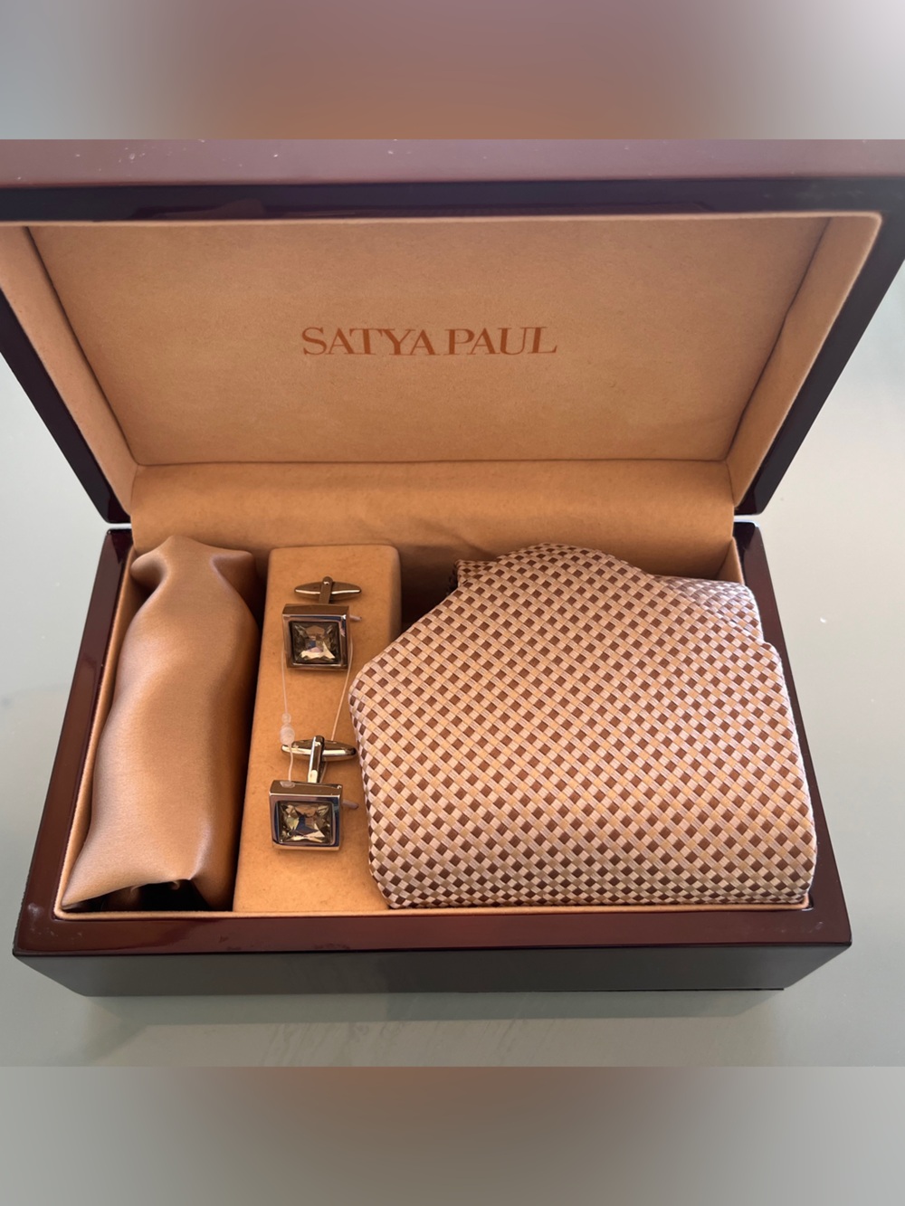NWT Satya Paul Mens Tie Cuff Links Beige Pocket Square Set in Mahogany Gift Box